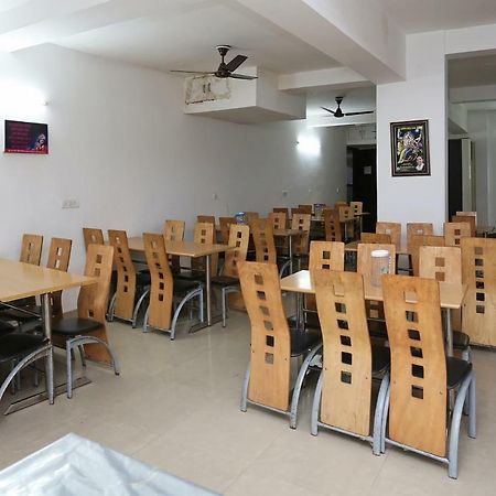 Oyo 13564 Near Prem Mandir Mathura Exterior foto
