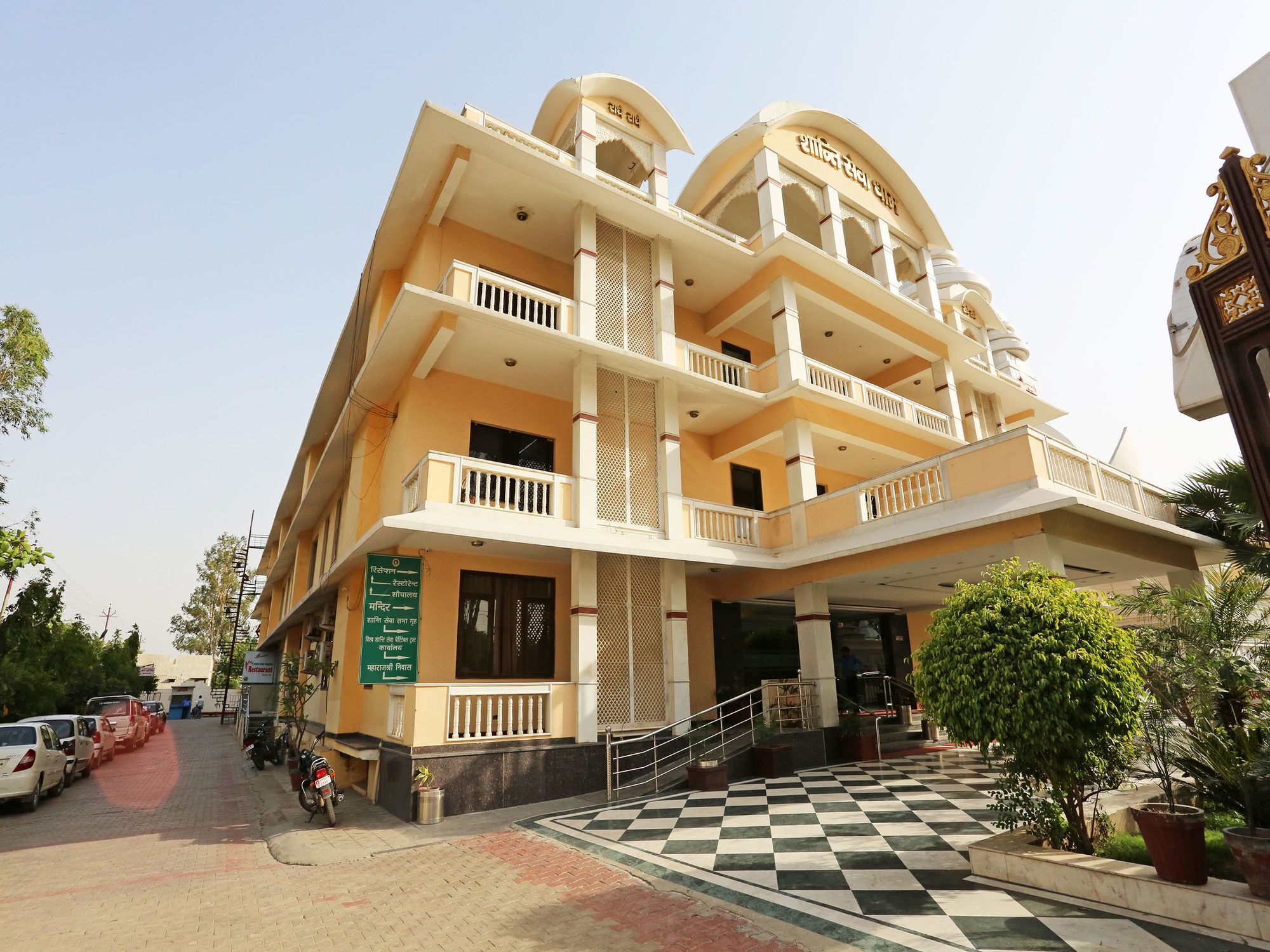 Oyo 13564 Near Prem Mandir Mathura Exterior foto